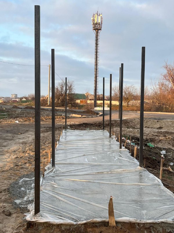 В Ахтубинске региональный оператор по сбору и транспортированию ТКО ООО "Экоцентр" обустроил контейнерную площадку по ул. Колхозная в районе объездной дороги В Ахтубинске региональный оператор по сбору и транспортированию ТКО ООО "Экоцентр" обустроил контейнерную площадку по ул. Колхозная в районе объездной дороги