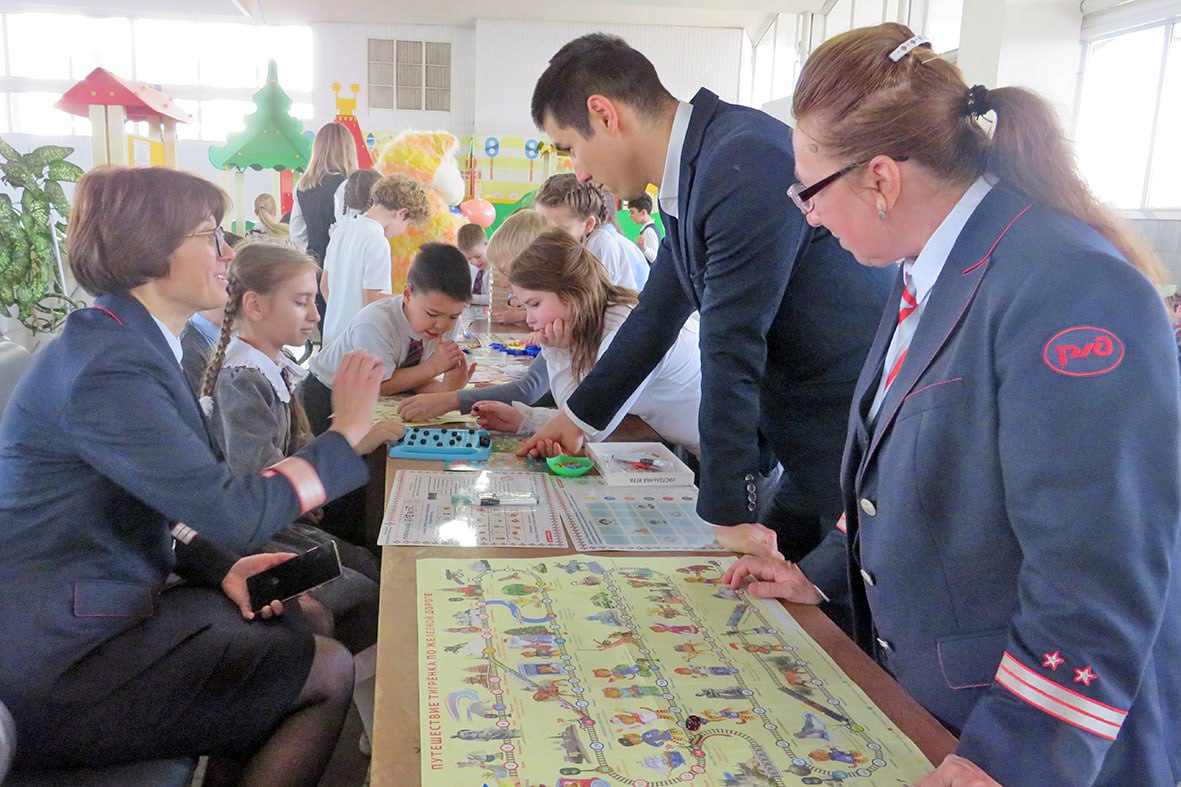 На вокзале Астрахани Приволжская железная дорога организовала для школьников младших классов тематическую игротеку «Путешествие котёнка» На вокзале Астрахани Приволжская железная дорога организовала для школьников младших классов тематическую игротеку «Путешествие котёнка»