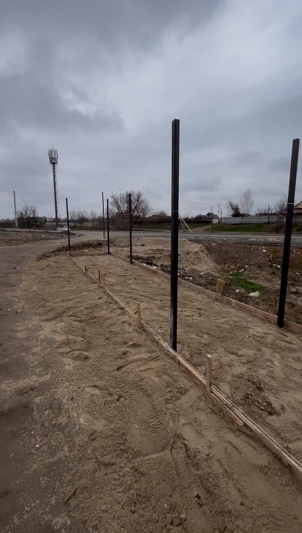 В Ахтубинске региональный оператор по сбору и транспортированию ТКО ООО "Экоцентр" обустроил контейнерную площадку по ул. Колхозная в районе объездной дороги