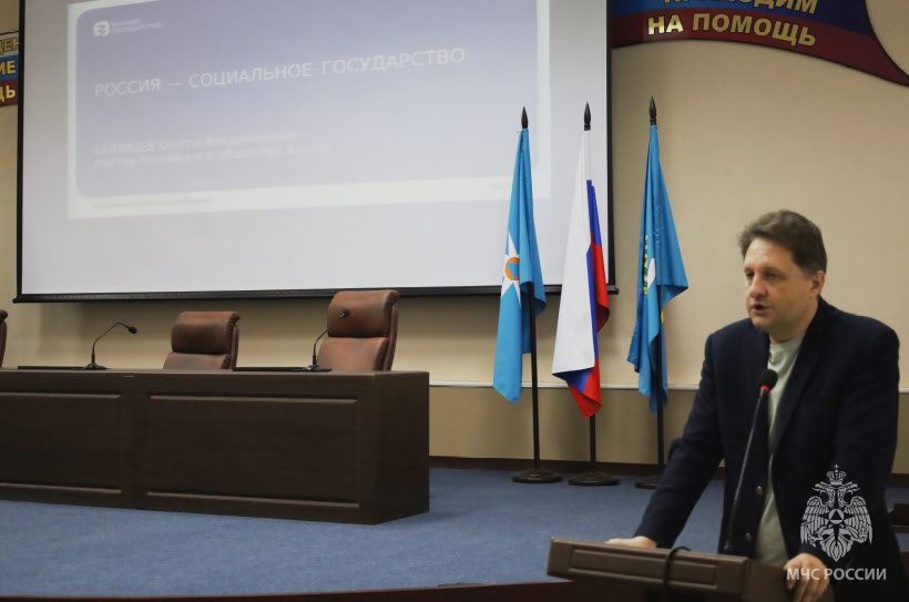 На передовой не только с огнем, но и в стремлении к знаниям На передовой не только с огнем, но и в стремлении к знаниям