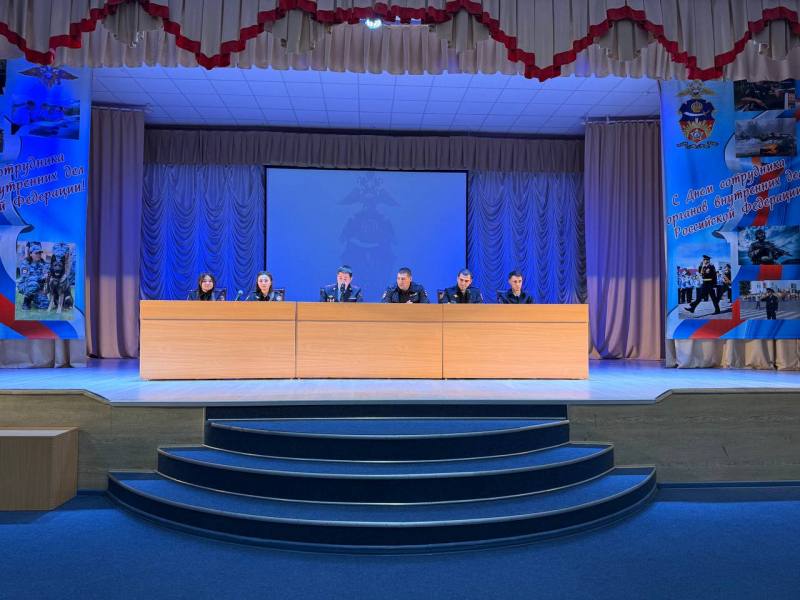 Сотрудники городской полиции провели встречи с суворовцами и студентами