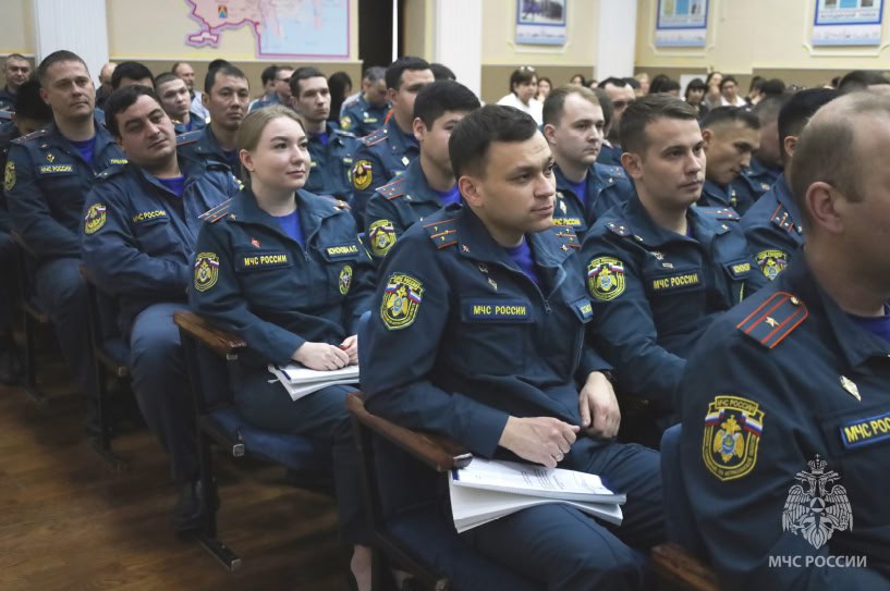 На передовой не только с огнем, но и в стремлении к знаниям На передовой не только с огнем, но и в стремлении к знаниям