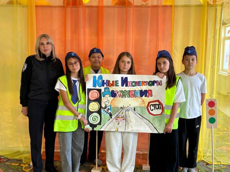 Астраханские госавтоинспекторы обучают юных пешеходов Правилам дорожного движения Астраханские госавтоинспекторы обучают юных пешеходов Правилам дорожного движения