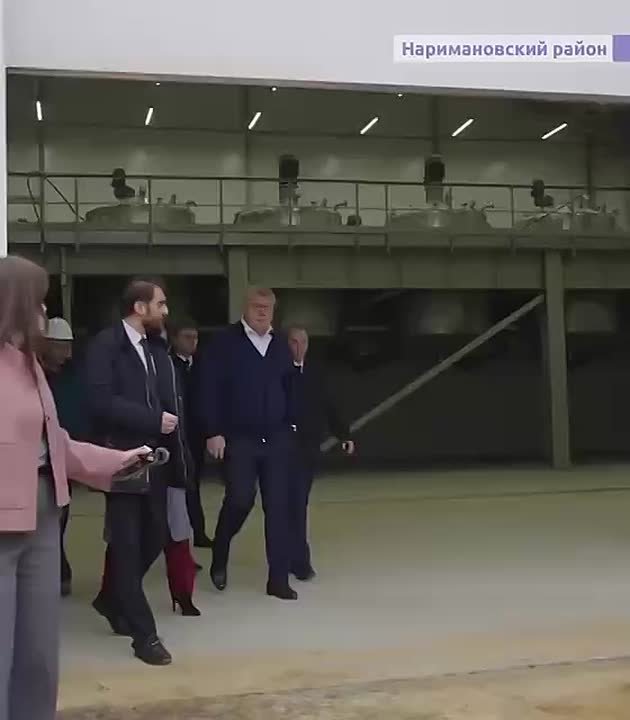 Губернатор Игорь Бабушкин посетил строящийся завод в астраханской ОЭЗ
