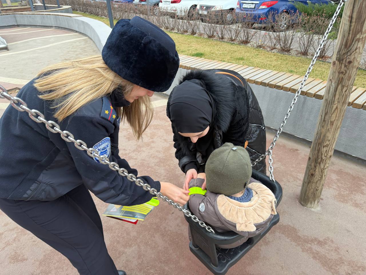 Госавтоинспекторы разъяснили участникам дорожного движения о необходимости быть заметнее на дороге Госавтоинспекторы разъяснили участникам дорожного движения о необходимости быть заметнее на дороге