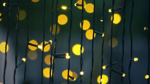 Астраханца могут получить штраф за новогодние гирлянды