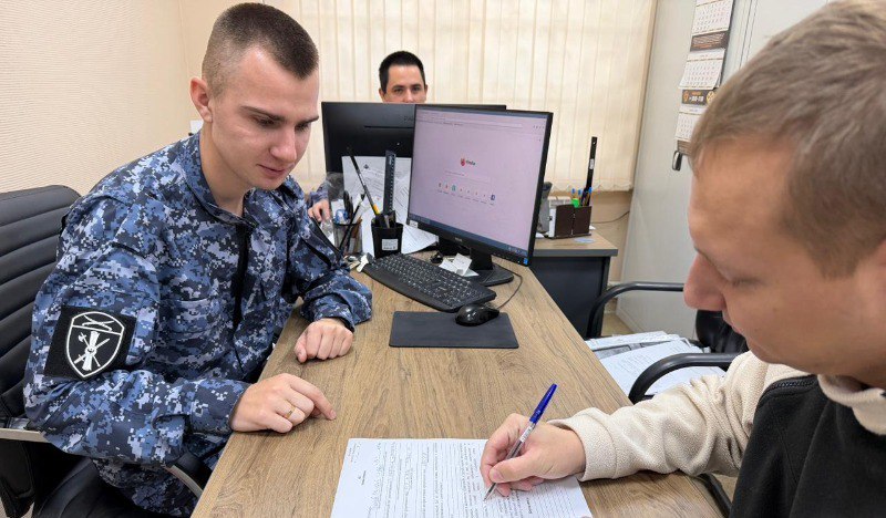 Росгвардия принимает у астраханцев гражданское оружие для нужд СВО