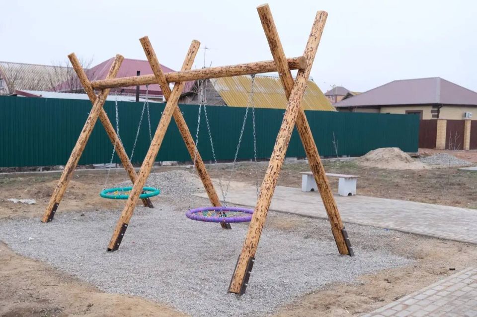 В селе Началово Астраханской области продолжается обустройство парковой зоны