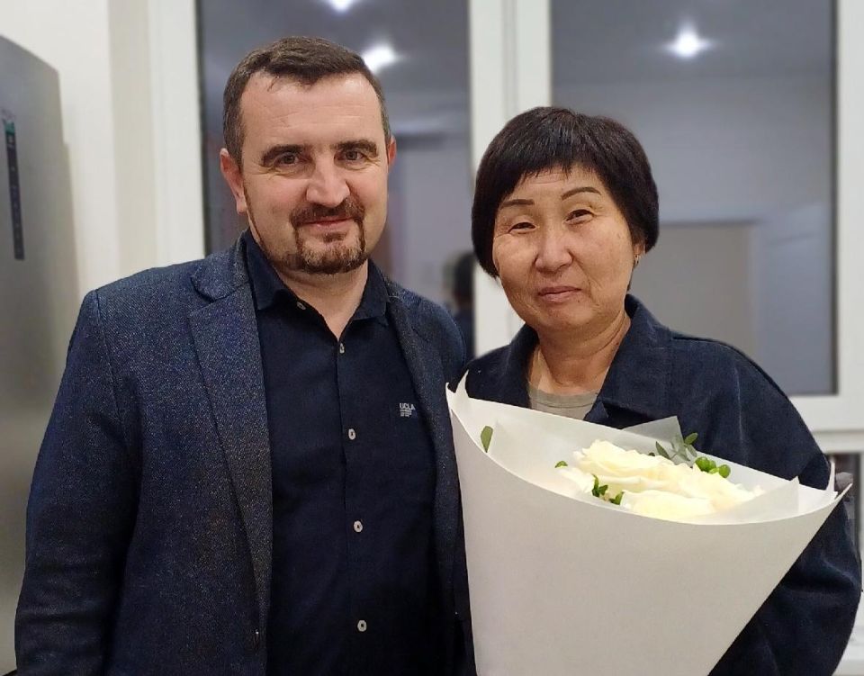 В честь Дня матери астраханский общественник Алексей Васильев организовал акцию — поздравил матерей бойцов СВО, погибших в зоне специальной военной операции