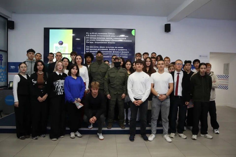 Участники СВО провели патриотическую беседу с астраханскими студентами