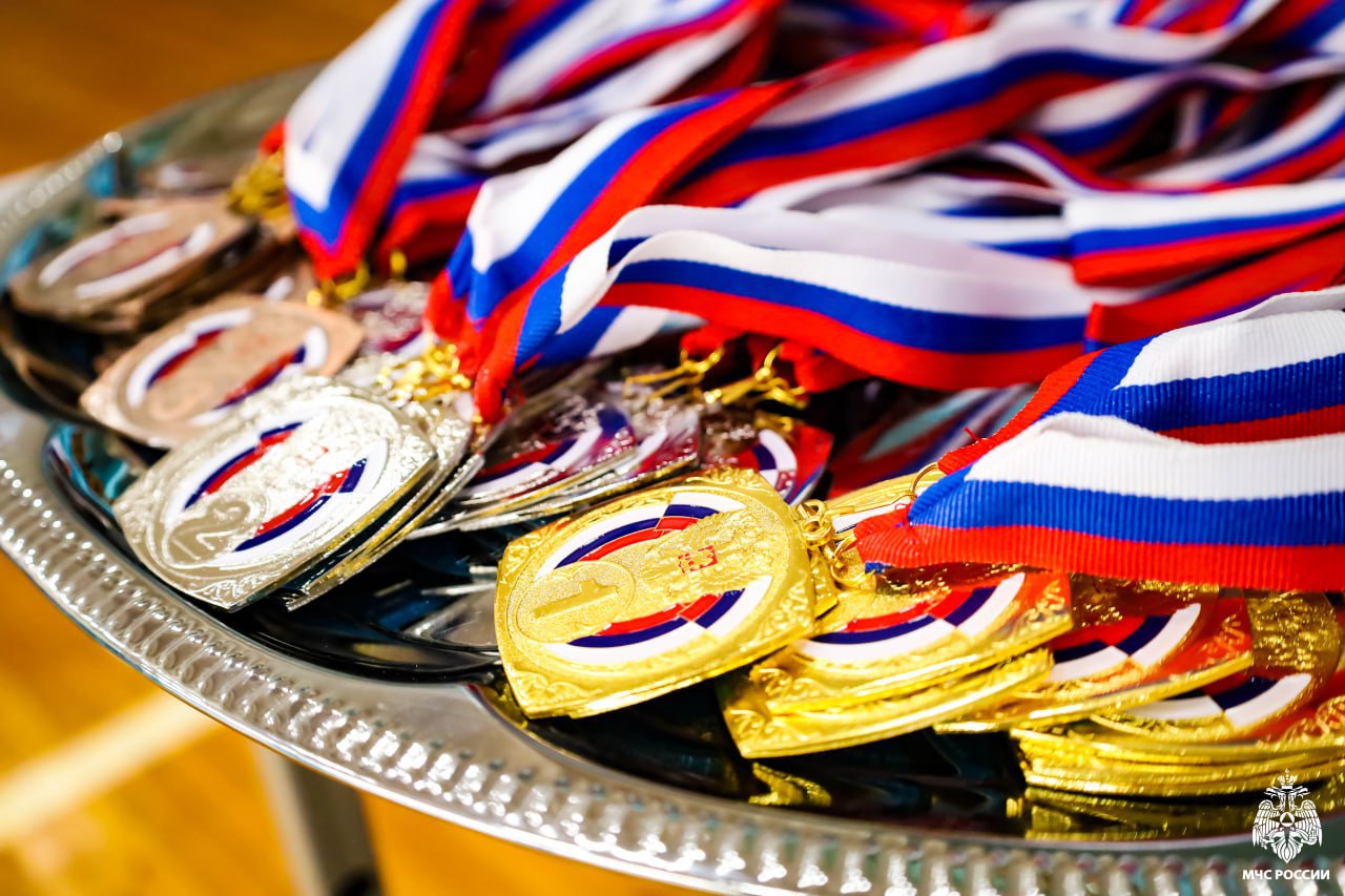 Астраханские спасатели стали чемпионами по мини-футболу Астраханские спасатели стали чемпионами по мини-футболу