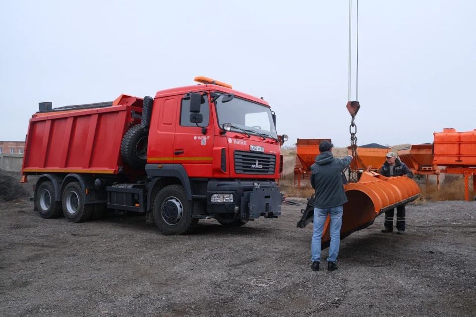 Игорь Редькин: Завершили переоборудование специализированной техники для содержания дорог в зимних условиях
