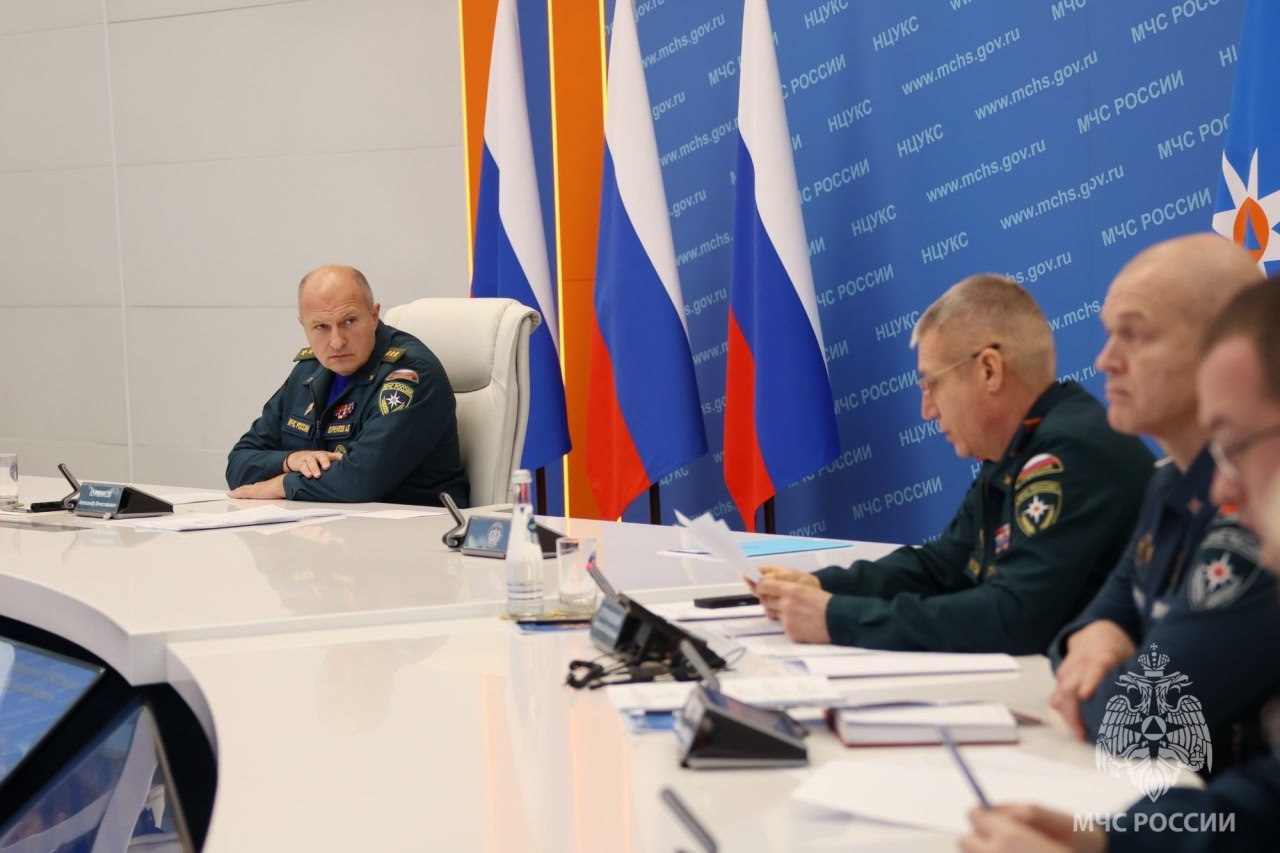 Глава МЧС России Александр Куренков провел рабочую встречу с главными государственными инспекторами субъектов по пожарному надзору и руководителями судебно-экспертных учреждений МЧС России Глава МЧС России Александр Куренков провел рабочую встречу с главными государственными инспекторами субъектов по пожарному надзору и руководителями судебно-экспертных учреждений МЧС России