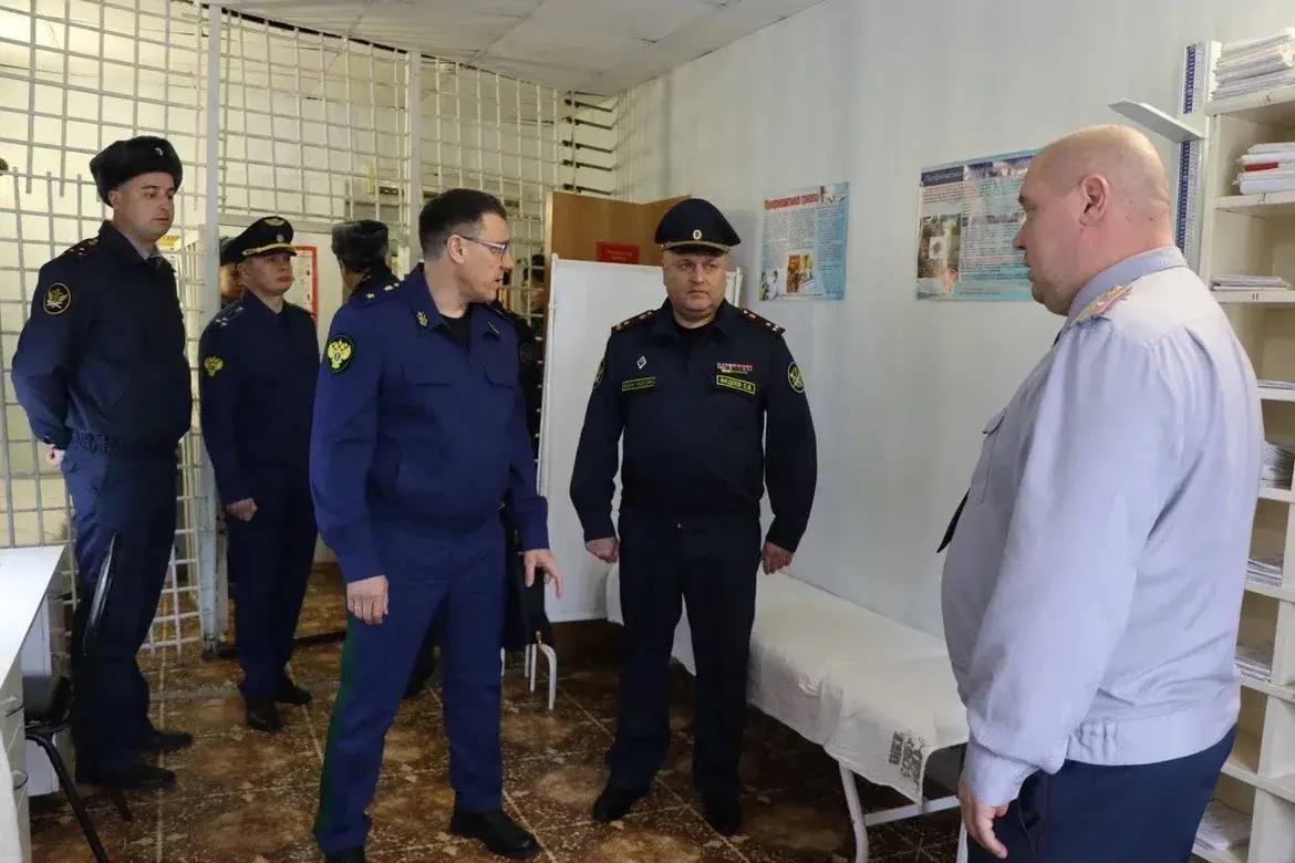 Прокурор Астраханской области Александр Гулягин посетил с проверкой следственный изолятор № 1, расположенный в г. Астрахани
