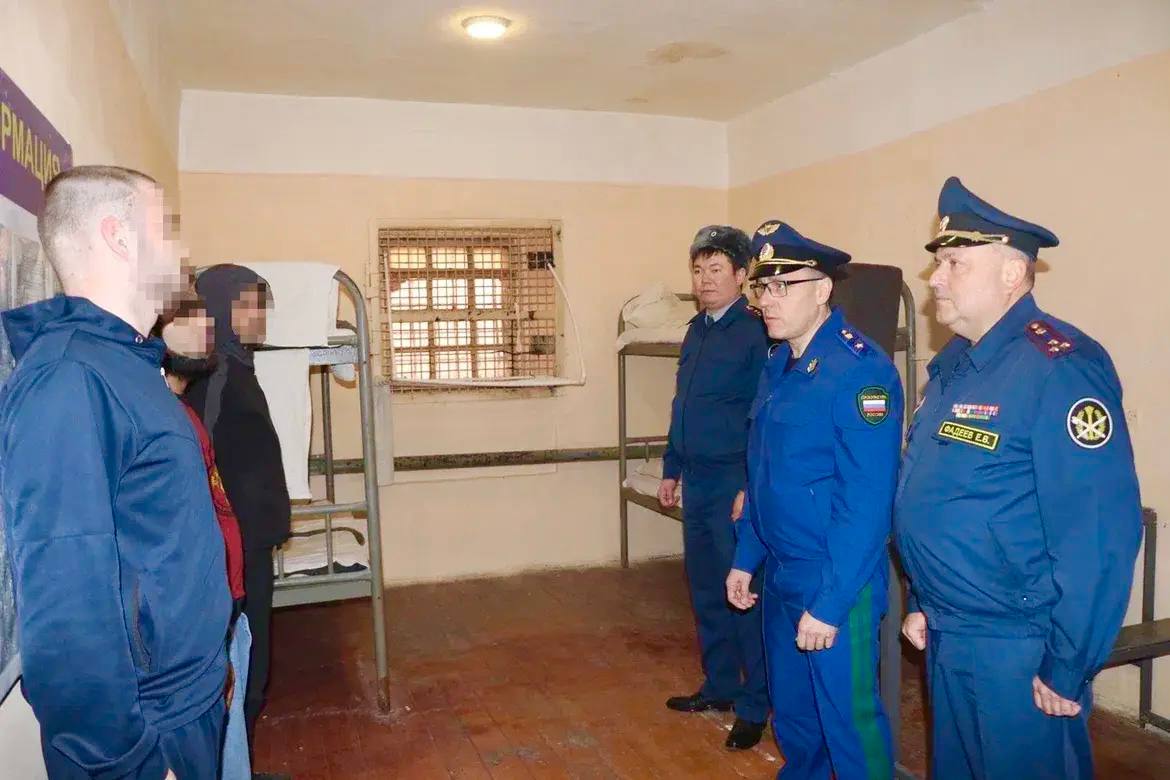 Прокурор Астраханской области Александр Гулягин посетил с проверкой следственный изолятор № 1, расположенный в г. Астрахани Прокурор Астраханской области Александр Гулягин посетил с проверкой следственный изолятор № 1, расположенный в г. Астрахани