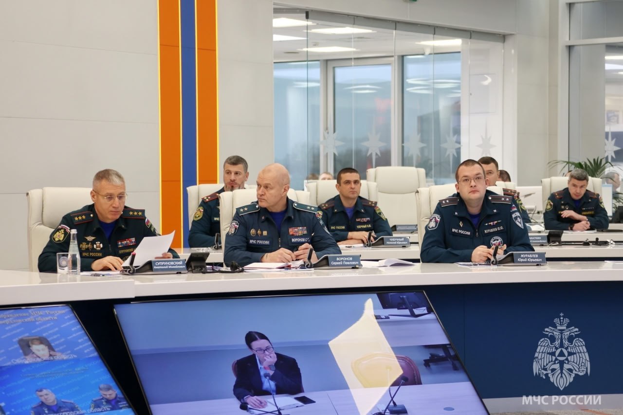 Глава МЧС России Александр Куренков провел рабочую встречу с главными государственными инспекторами субъектов по пожарному надзору и руководителями судебно-экспертных учреждений МЧС России Глава МЧС России Александр Куренков провел рабочую встречу с главными государственными инспекторами субъектов по пожарному надзору и руководителями судебно-экспертных учреждений МЧС России