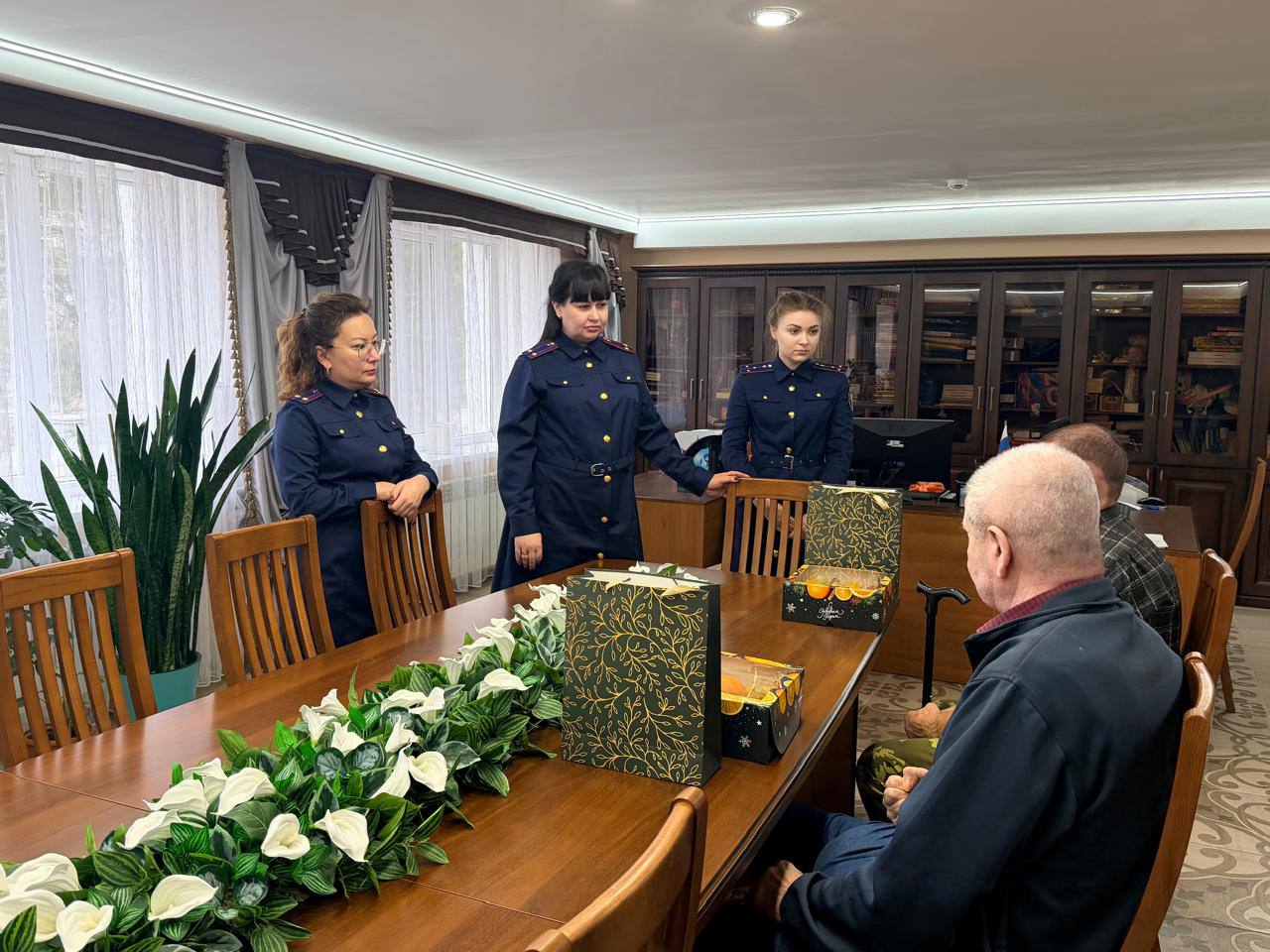 В Международный день инвалидов сотрудники следственного управления СК России по Астраханской области посетили подшефное учреждение В Международный день инвалидов сотрудники следственного управления СК России по Астраханской области посетили подшефное учреждение