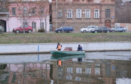 С акватории городских каналов собрали свыше 300 кубометров мусора
