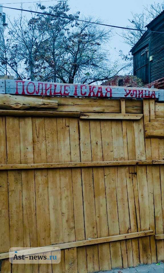 Энтузиасты знакомят астраханцев с историей улицы Кирова Энтузиасты знакомят астраханцев с историей улицы Кирова