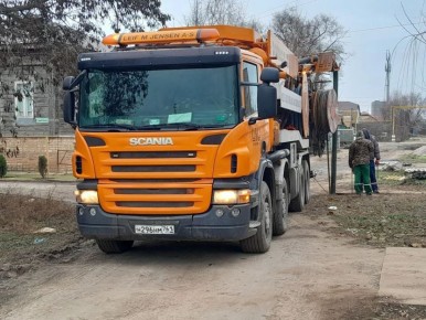 Сторонней организацией по договору с МУП ЖКХ "Ахтубинское", в период с 20 ноября текущего года, были промыты трассы сетей водоотведения по следующим адресам: