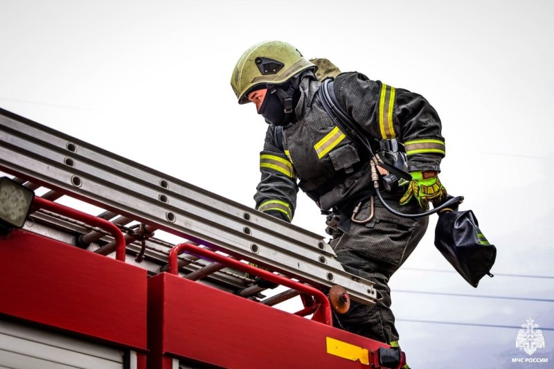 Астраханские огнеборцы провели финальные пожарно-тактические учения Астраханские огнеборцы провели финальные пожарно-тактические учения