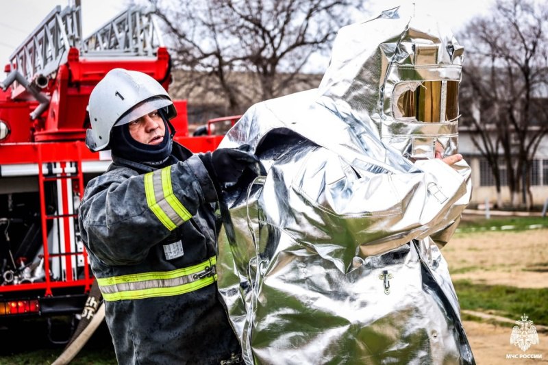 Астраханские огнеборцы провели финальные пожарно-тактические учения Астраханские огнеборцы провели финальные пожарно-тактические учения