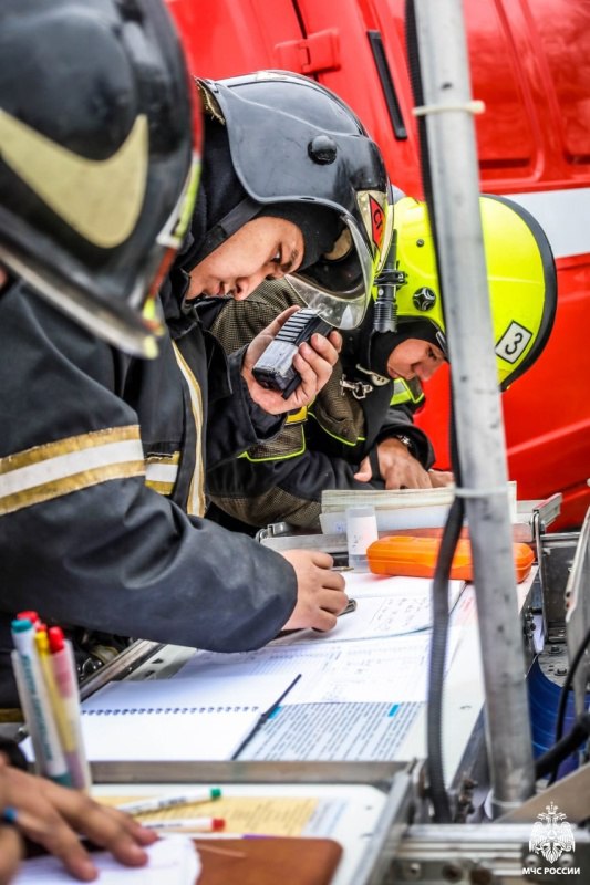 Астраханские огнеборцы провели финальные пожарно-тактические учения Астраханские огнеборцы провели финальные пожарно-тактические учения