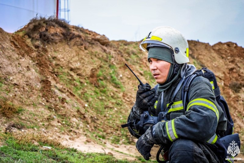 Астраханские огнеборцы провели финальные пожарно-тактические учения Астраханские огнеборцы провели финальные пожарно-тактические учения