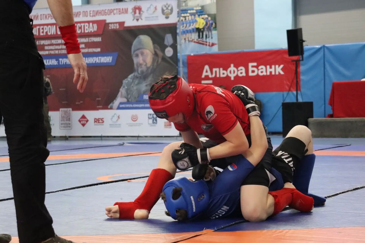 В Астрахани в честь бойцов СВО прошёл турнир по спортивной борьбе «Герои Отечества» В Астрахани в честь бойцов СВО прошёл турнир по спортивной борьбе «Герои Отечества»