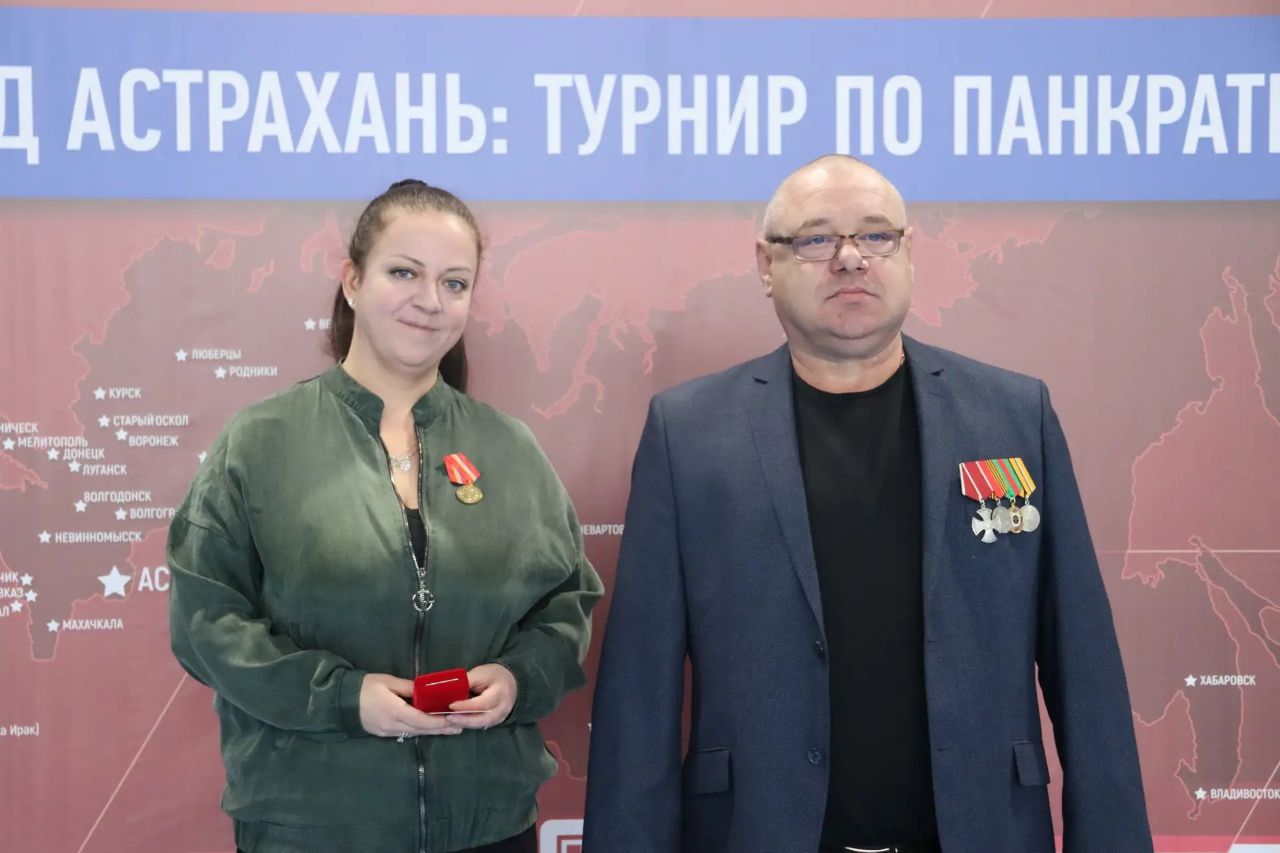 В Астрахани в честь бойцов СВО прошёл турнир по спортивной борьбе «Герои Отечества» В Астрахани в честь бойцов СВО прошёл турнир по спортивной борьбе «Герои Отечества»