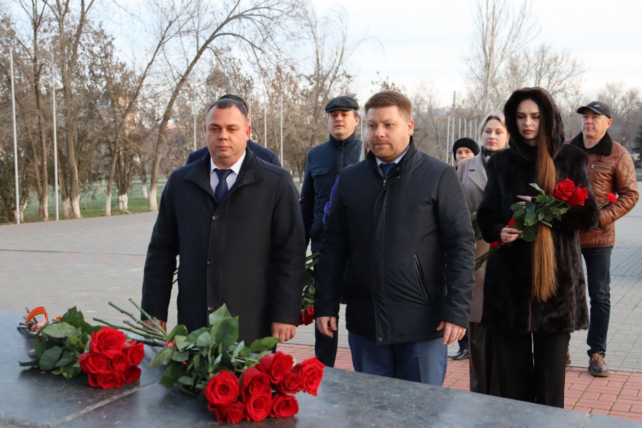 В Ахтубинске почтили память земляков в День Героев Отечества В Ахтубинске почтили память земляков в День Героев Отечества