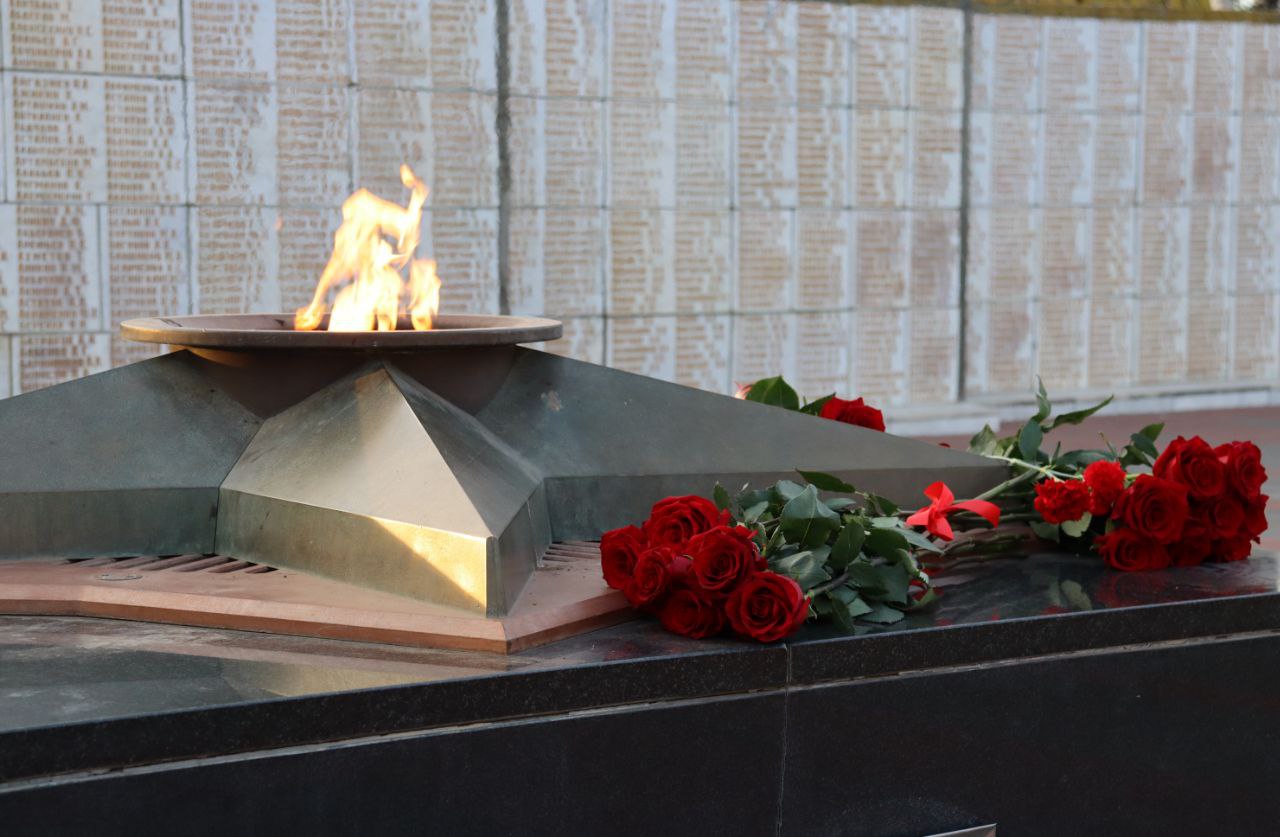 В Ахтубинске почтили память земляков в День Героев Отечества В Ахтубинске почтили память земляков в День Героев Отечества