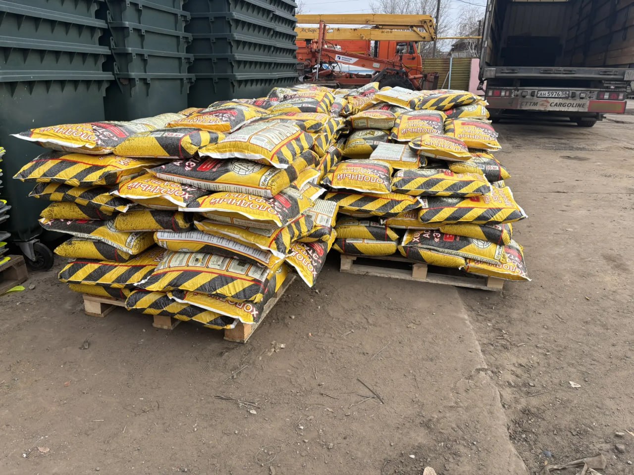 В Ахтубинск поступила новая партия холодного асфальта — это значимое событие для городского хозяйства и комфорта жителей! В Ахтубинск поступила новая партия холодного асфальта — это значимое событие для городского хозяйства и комфорта жителей!