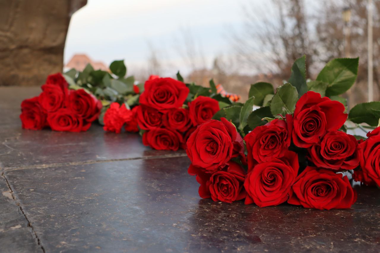 В Ахтубинске почтили память земляков в День Героев Отечества В Ахтубинске почтили память земляков в День Героев Отечества