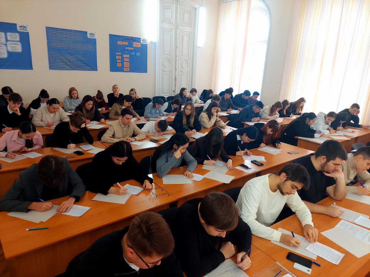 Избирательный диктант позади! Волнение рассеялось, уступив место уверенности Избирательный диктант позади! Волнение рассеялось, уступив место уверенности