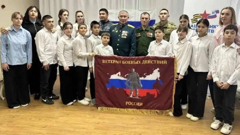 Участники спецоперации провели уроки мужества для астраханских детей