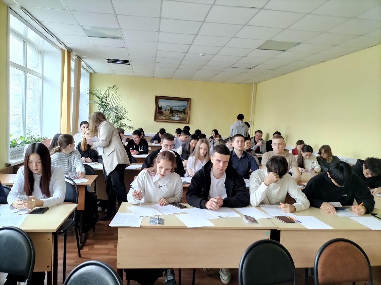 Сегодня интеллектуальное волнение охватило вузы, техникумы и колледжи – от сердца областного центра до самых отдаленных уголков региона! В разгаре Избирательный диктант! Сегодня интеллектуальное волнение охватило вузы, техникумы и колледжи – от сердца областного центра до самых отдаленных уголков региона! В разгаре Избирательный диктант!