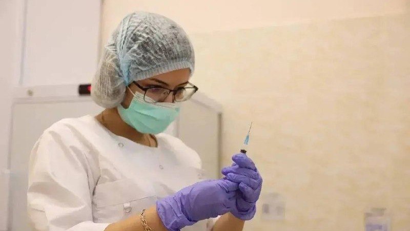 Почти 600 тысяч астраханцев сделали прививку от гриппа