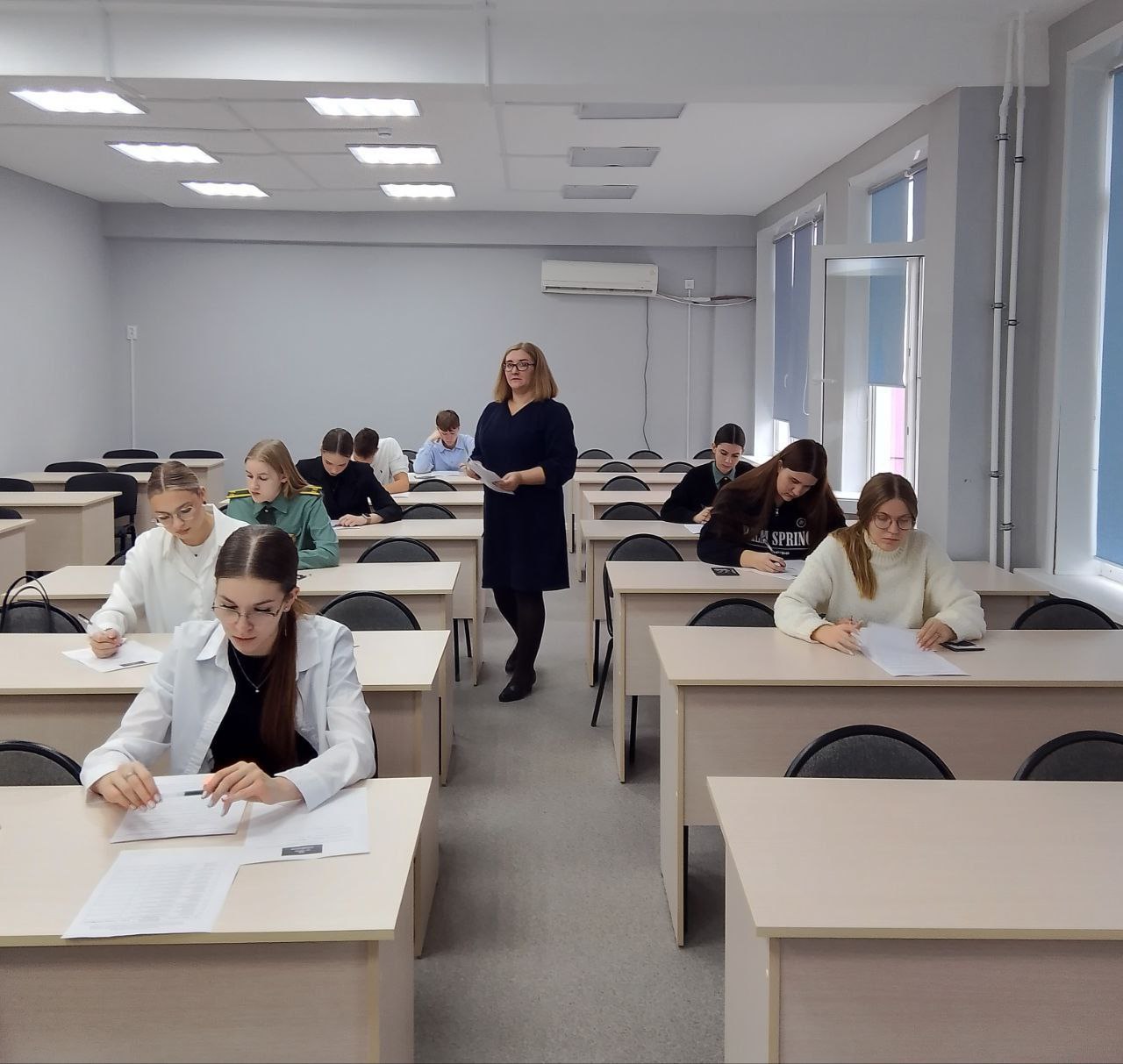 Сегодня интеллектуальное волнение охватило вузы, техникумы и колледжи – от сердца областного центра до самых отдаленных уголков региона! В разгаре Избирательный диктант! Сегодня интеллектуальное волнение охватило вузы, техникумы и колледжи – от сердца областного центра до самых отдаленных уголков региона! В разгаре Избирательный диктант!