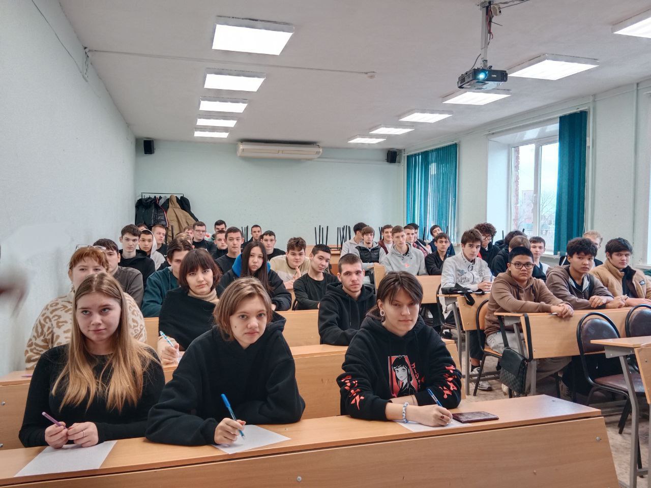 Сегодня интеллектуальное волнение охватило вузы, техникумы и колледжи – от сердца областного центра до самых отдаленных уголков региона! В разгаре Избирательный диктант! Сегодня интеллектуальное волнение охватило вузы, техникумы и колледжи – от сердца областного центра до самых отдаленных уголков региона! В разгаре Избирательный диктант!