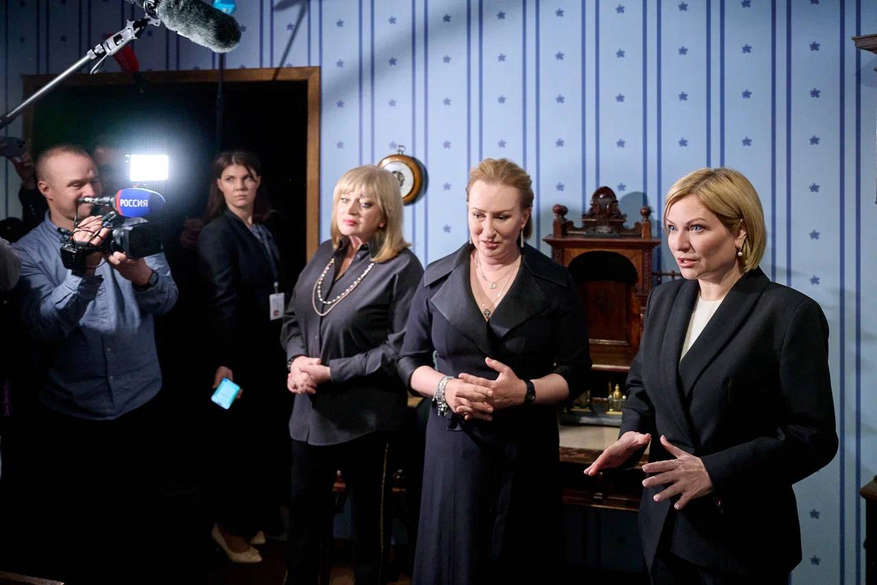 Ольга Любимова: Посетила выставку «Марк Шагал. Радость земного притяжения» в Государственном музее изобразительных искусств имени А.С Ольга Любимова: Посетила выставку «Марк Шагал. Радость земного притяжения» в Государственном музее изобразительных искусств имени А.С