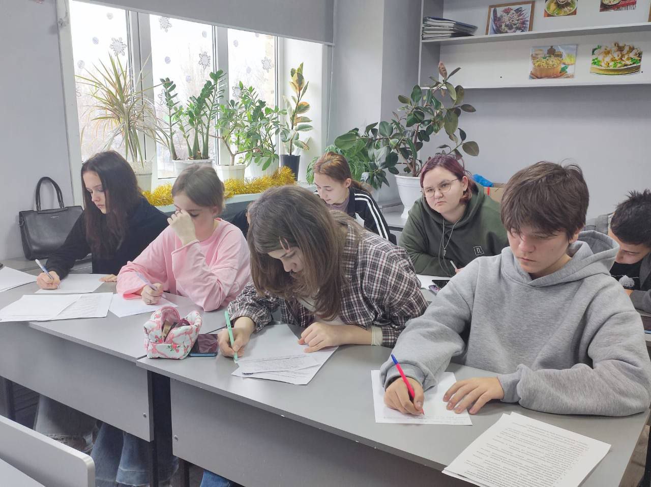 Избирательный диктант позади! Волнение рассеялось, уступив место уверенности Избирательный диктант позади! Волнение рассеялось, уступив место уверенности