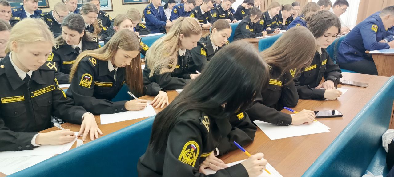 Избирательный диктант позади! Волнение рассеялось, уступив место уверенности Избирательный диктант позади! Волнение рассеялось, уступив место уверенности