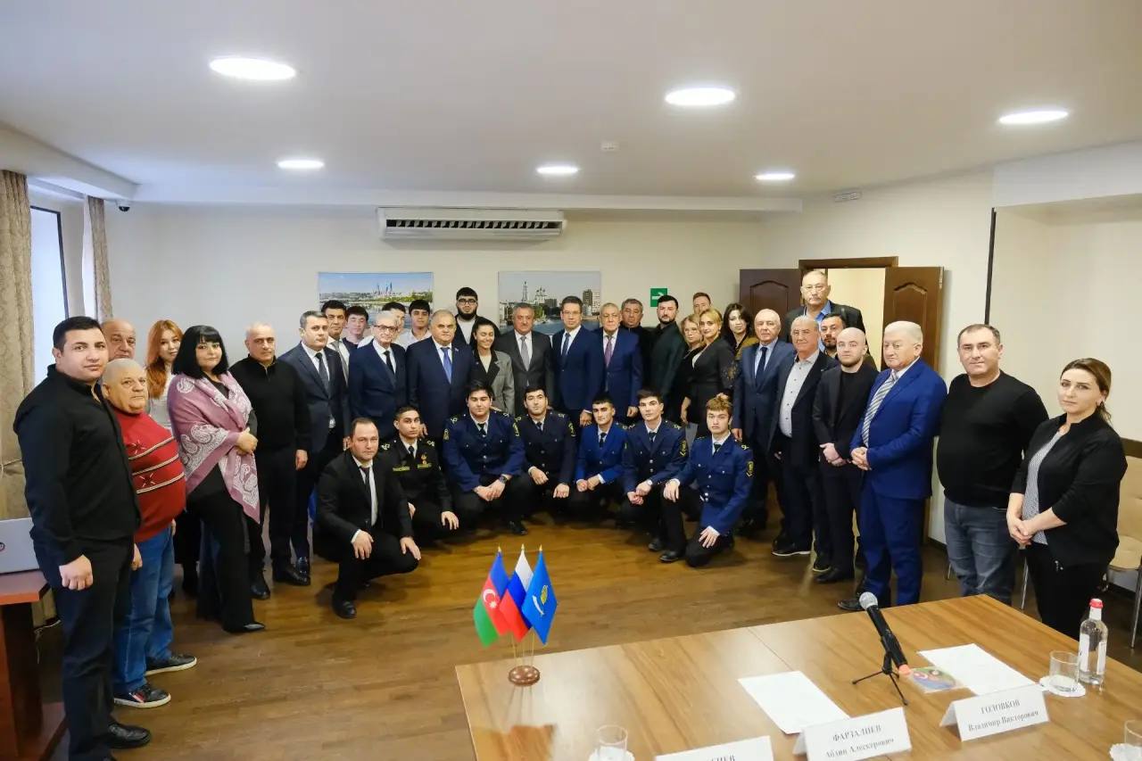 В Астрахани почтили память Гейдара Алиева В Астрахани почтили память Гейдара Алиева