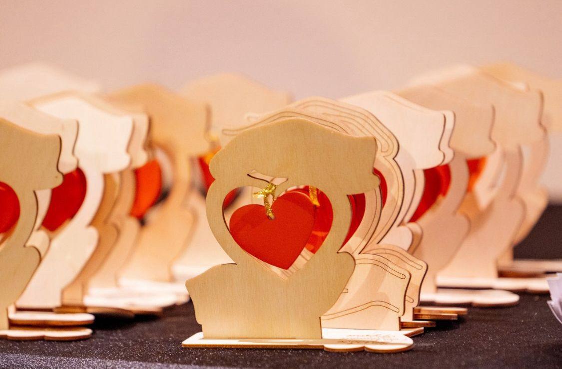 Астраханские волонтёры стали победителями Всероссийской премии «Человек с большим сердцем» Астраханские волонтёры стали победителями Всероссийской премии «Человек с большим сердцем»