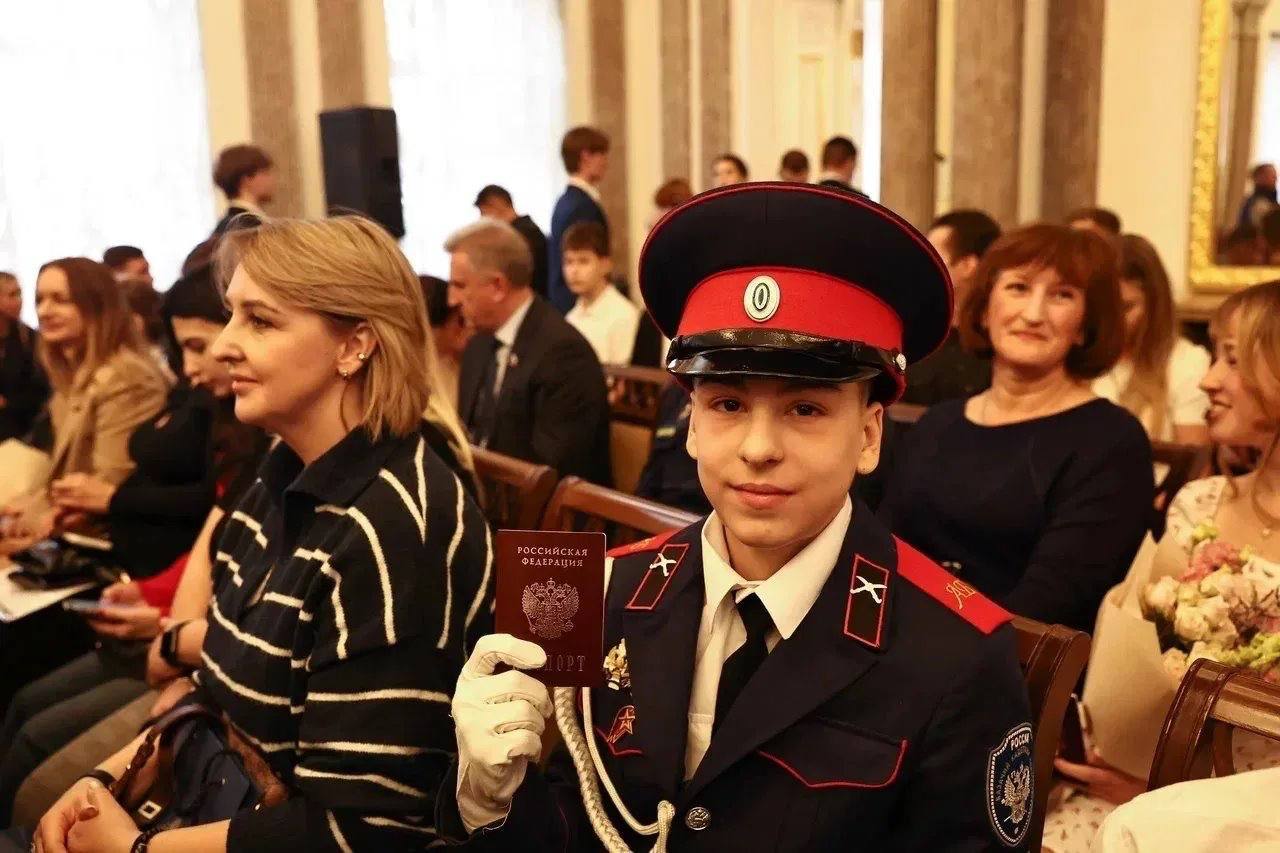 Игорь Бабушкин поздравил жителей Астраханской области с Днём Конституции Игорь Бабушкин поздравил жителей Астраханской области с Днём Конституции