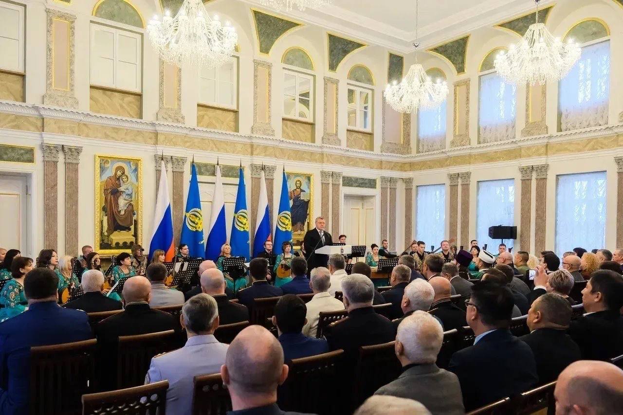 Игорь Бабушкин поздравил жителей Астраханской области с Днём Конституции