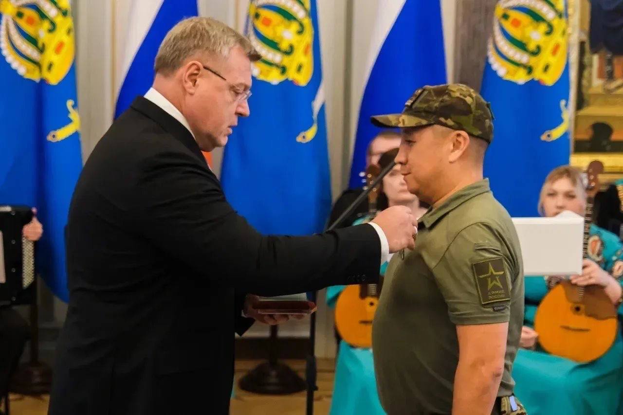 Игорь Бабушкин поздравил жителей Астраханской области с Днём Конституции Игорь Бабушкин поздравил жителей Астраханской области с Днём Конституции