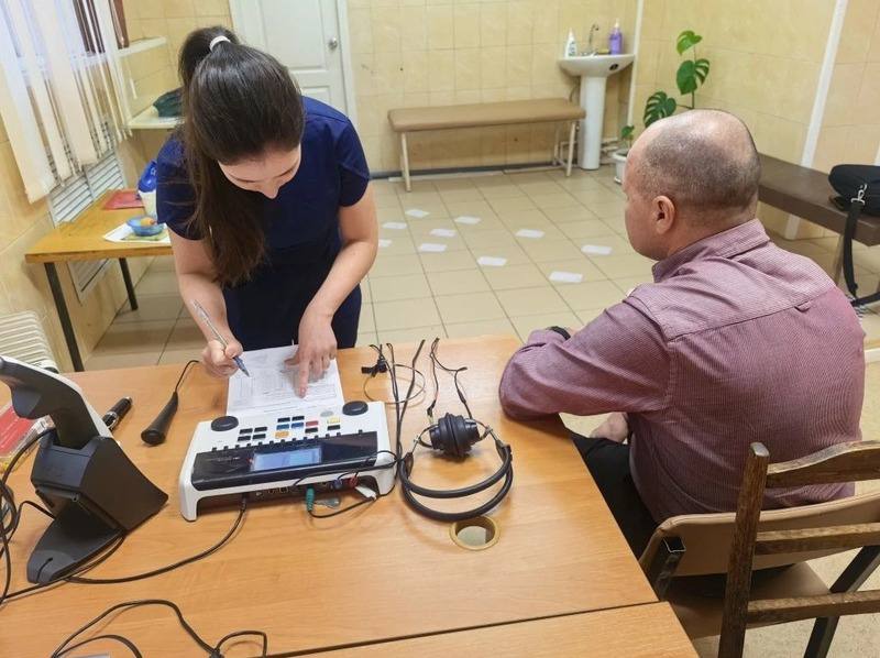 Астраханские участники СВО проходят высокотехнологичное лечение органов слуха