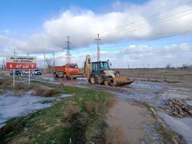 Уважаемые жители!. В связи с задержкой по устранению аварийной ситуации по водоснабжению на участке, ограниченном улицами Черно-Иванова, Энгельса, Пушкина, Волгоградская, на 14 декабря установлен следующий график подачи воды...